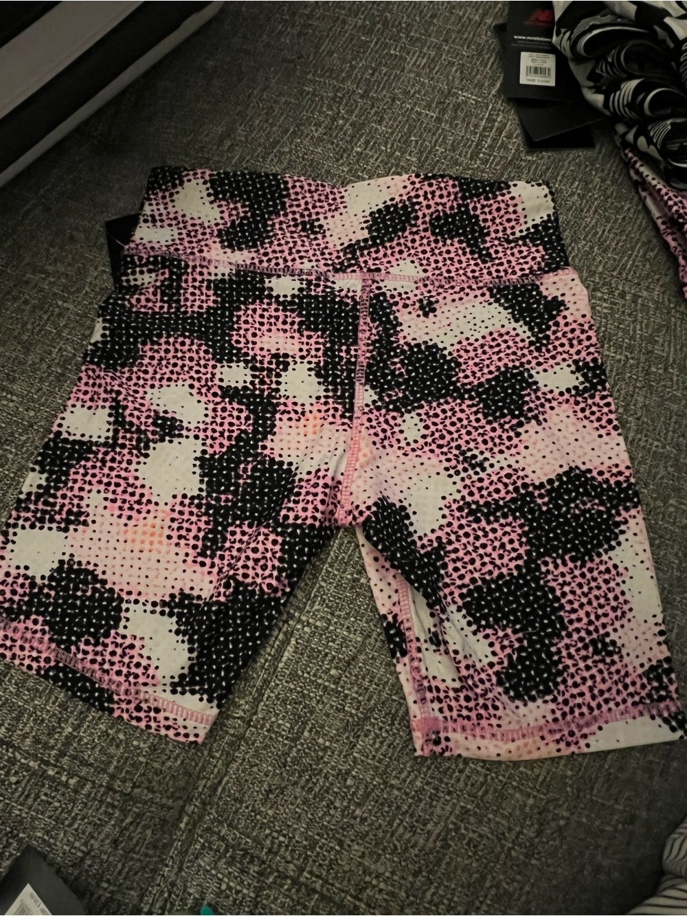 New Balance geometric Print Athletic Biker Shorts Pink & Black